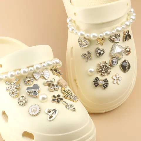 Women's Rhinestone Clogs Decoration, Bling Shoe Charms, Colorful Heart & Flower & Rabbit Shaped Shoes Charms, Faux Pearl Decorated Diy Jewelry for Clogs, Footwear, Shoe Embellishments, Shoe Charms Set, Decorative Shoe Accessories, Shoe Accessories