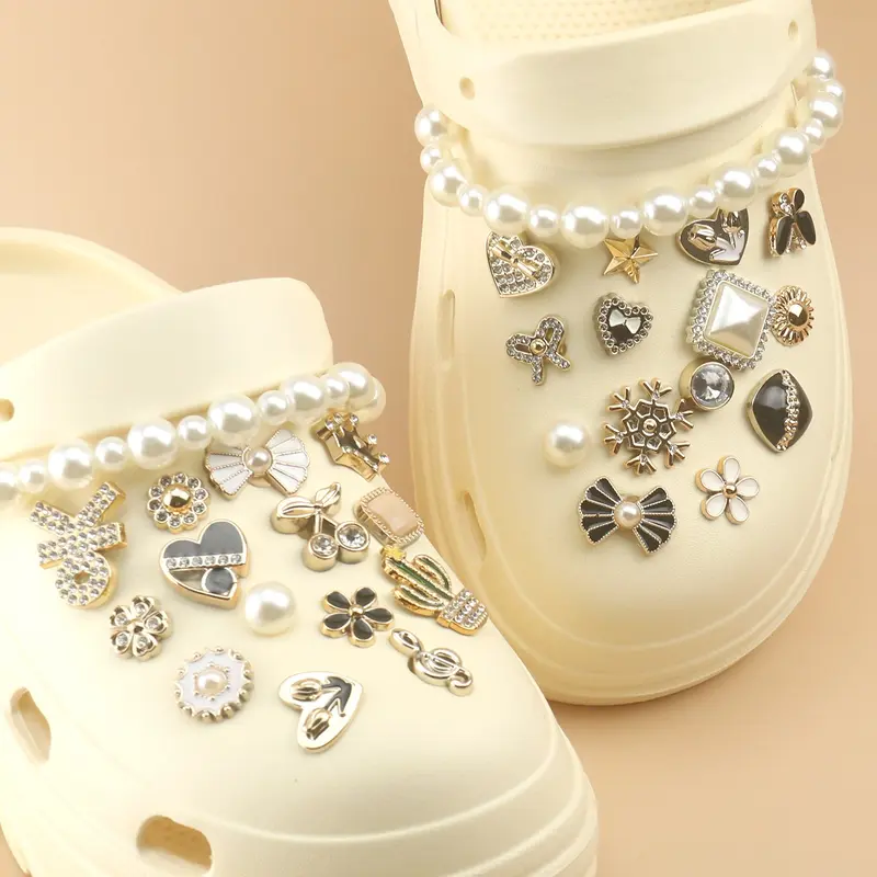 Women's Rhinestone Clogs Decoration, Bling Shoe Charms, Colorful Heart & Flower & Rabbit Shaped Shoes Charms, Faux Pearl Decorated Diy Jewelry for Clogs, Footwear, Shoe Embellishments, Shoe Charms Set, Decorative Shoe Accessories, Shoe Accessories