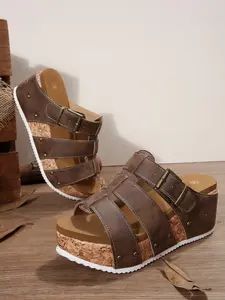 Summer New Rivet Women's Wide Fit Wedge Heel Buckle Sandals, Fashionable Outdoor Comfortable Height-Boosting Beach Slippers