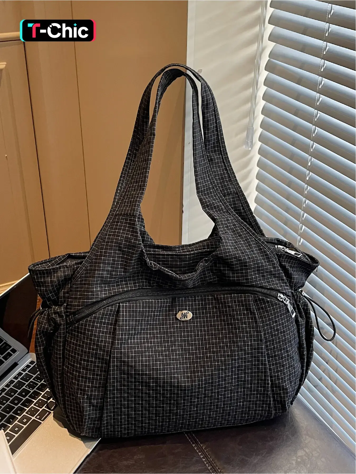 Large capacity western-style versatile pleated tote bag, casual plaid shoulder bag, Everyday shoulder bag, light luxury drawstring bag, simple and niche design, short distance travel bag, shopping and commuting bag, Drawstring Purse