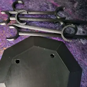 Display Stand for Pictures and Decorations - Perfect for Showcasing Your Art and Dragons