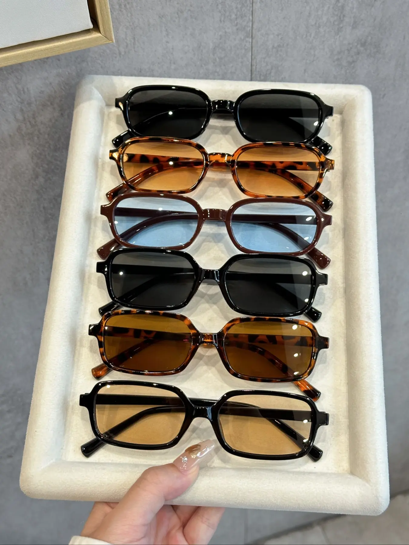 Unisex Fashion Retro Square Framed Sunglasses, Small Frame 