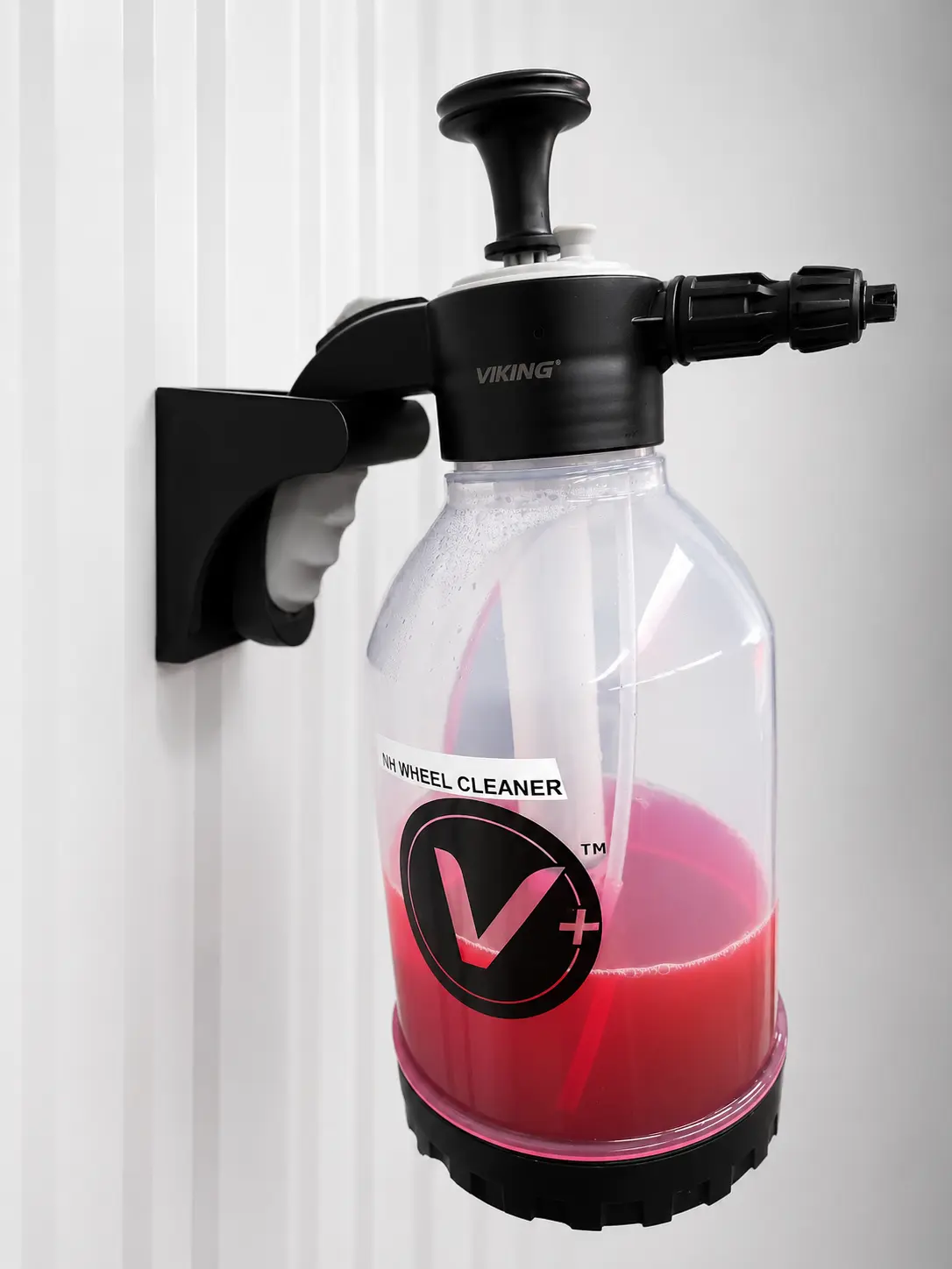 KQP Wall-Mounted Pump Foam Sprayer Holder, Compact Space-Saver Home Organizer Hook for Foam Cleaner Sprays Rustproof Sturdy Hooks Swivel Hook