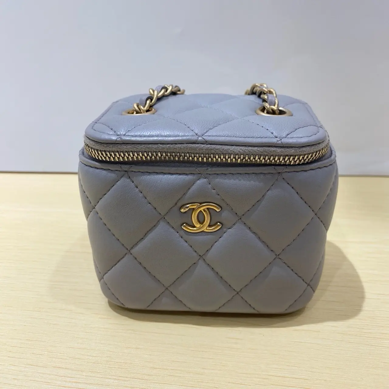 Pre-owned CHANEL Grey Cube Shape Mini Box Crossbody Bag with Gold Ball Chain, 31 Series Stamp, Item No. 2501726