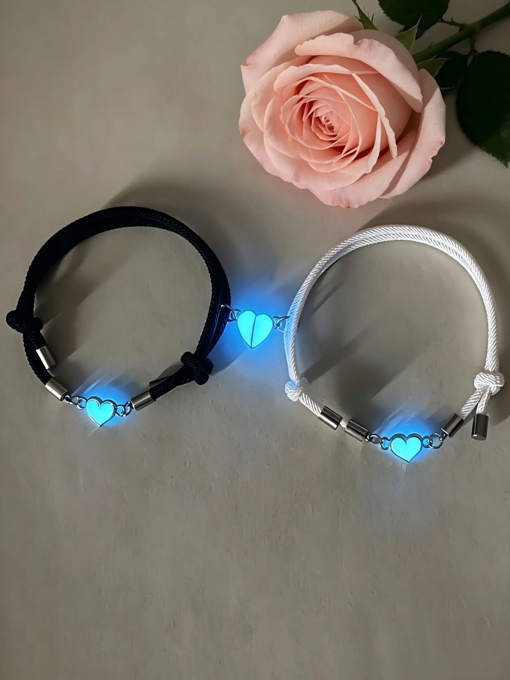 2 Pcs Glow-In-The-Dark Heart Couple Bracelets, Matching Heart Bracelets, Cute Style, All Seasons, Perfect Gift, Say I Love You in 100 Languages, Glowing Bracelets