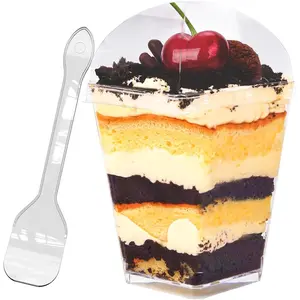 50 Pack 5oz Square Clear Plastic Dessert Cups with  and Spoons,Mini Parfait Cups for Yogurt, Jello, Mousse,and Snacks,vasos para postres con tapa
