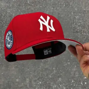 New Era New York Yankees MLB 9FORTY Fitted Cap – NY Logo Baseball Hat with World Series Patch, Premium Streetwear Hat for Men Women