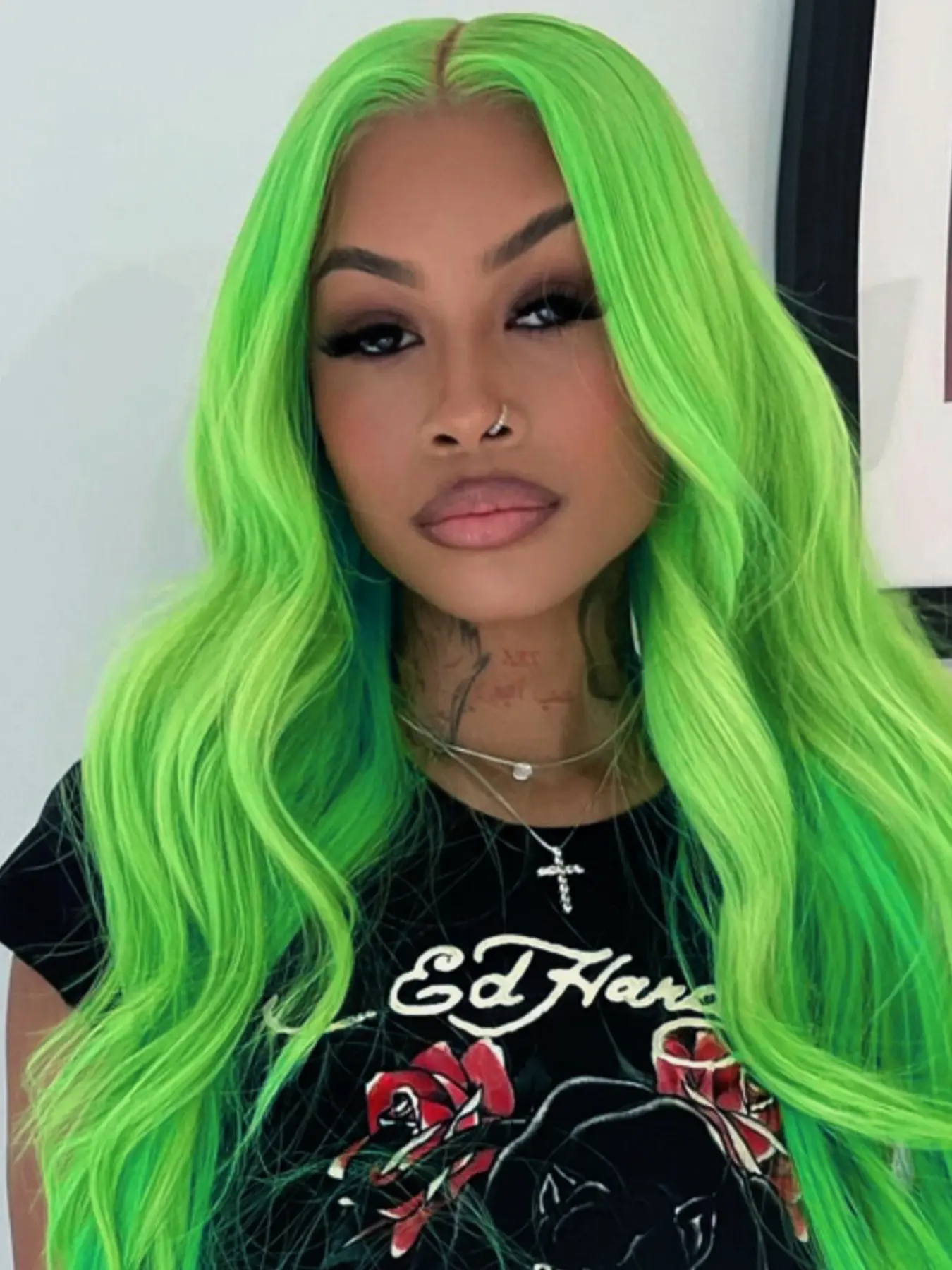 Aodbar hairs Green Body Wavy Lace Front Wig Pre Plucked Natural Hairline 13*4 Transparent Lace Wig Glueless Hair Green Color Wavy Wig for Halloween, Cosplay and Daily Use 28 Inch