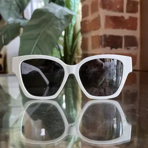Pre-owned GIVENCHY GV40037F White Acetate Square Sunglasses