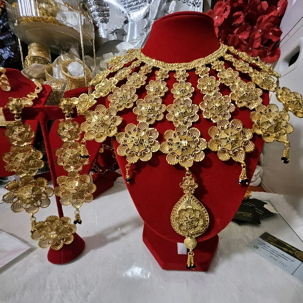 Traditional Gold-Toned Jewelry Set with Intricate Design for All Occasions