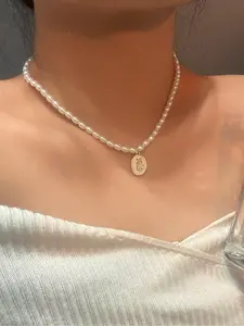 A white necklace, a pearl personalized pendant necklace