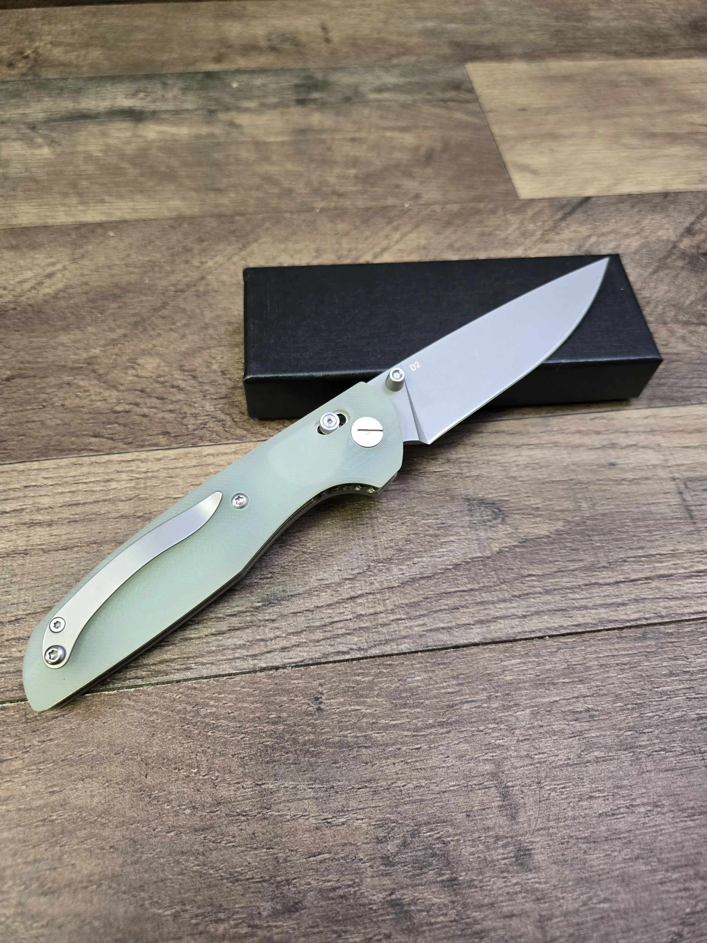 High-quality steel folding knife: men’s tactical EDC multi-tool with quick open/close for outdoor use—an ideal choice for camping, hiking, exploration, DIY projects, everyday use, fishing, and hunting. Jade, cross bar, bar lock