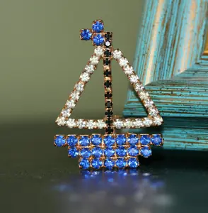 Boat Shape Rhinestone-Set Blue Crystal Sailboat Brooch, Fashionable Clothing Collar Accessory for Women