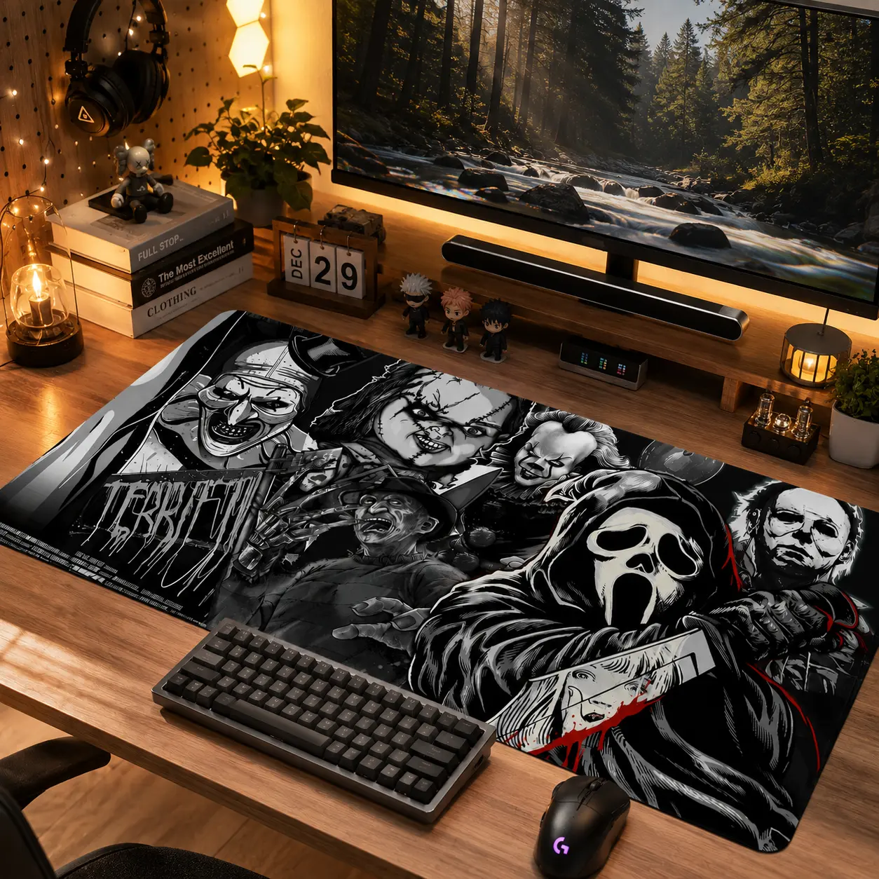 Horror Movie Murderer Large Gaming Mouse Pad, Extended Scary Aesthetic Desk Mat Non-Slip Rubber Base Stitched Edges, Suitable For Computers, Laptops, Offices, Homes, Schools, Great Gift For Family And Friends, Computer Accessories For Desk, Desk Accessory