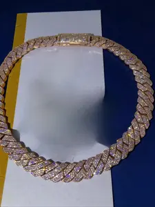 Luxury Ice Crystal Cuban Chain Fashion Jewelry Jewelry Tester VVS Refrigerated Full Diamond Necklace, Hip-Hop Style Ice Crystal Set 20mm Exquisite Miami Cuban Chain Bracelet Luxury Charm Shining Necklace, Ideal for Gift, Suitable for High-End Occasions