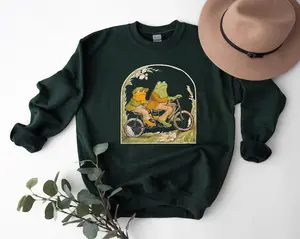 Frog And Toad t-shirt, Vintage Classic Book Cover t-shirt, Frog And Toad t-shirt, Frog t-shirt, Retro Frog t-shirt, Vintage Classic Book t-shirt Mensw Sweatshirt, Hoodie, Comfort Colors