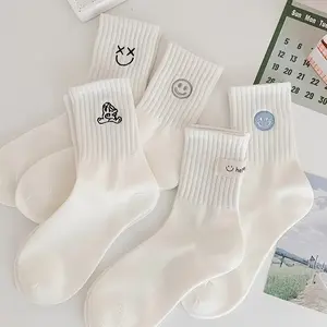 5 pairs of white mid-calf socks for women, cartoon face design, sweat-absorbing and breathable, fashionable sports tube socks