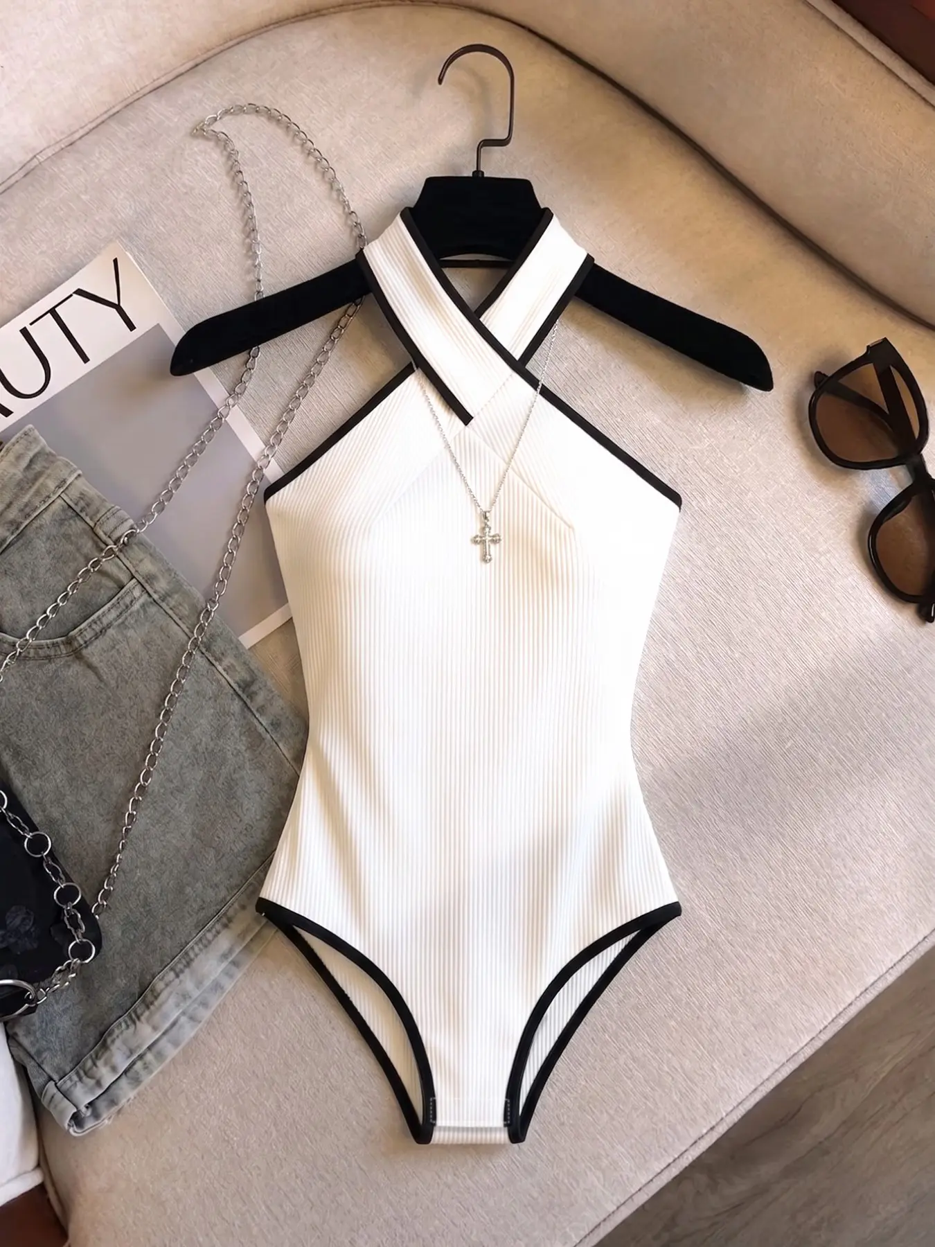 Women's Fashion Cross Neck Elegant Casual Minimalist Slim Fit Lightweight Tank Romper, Thin Straps, Medium Stretch, Perfect for Parties, Gatherings, Travel, Back-To-School, Casual Sleeveless Romper