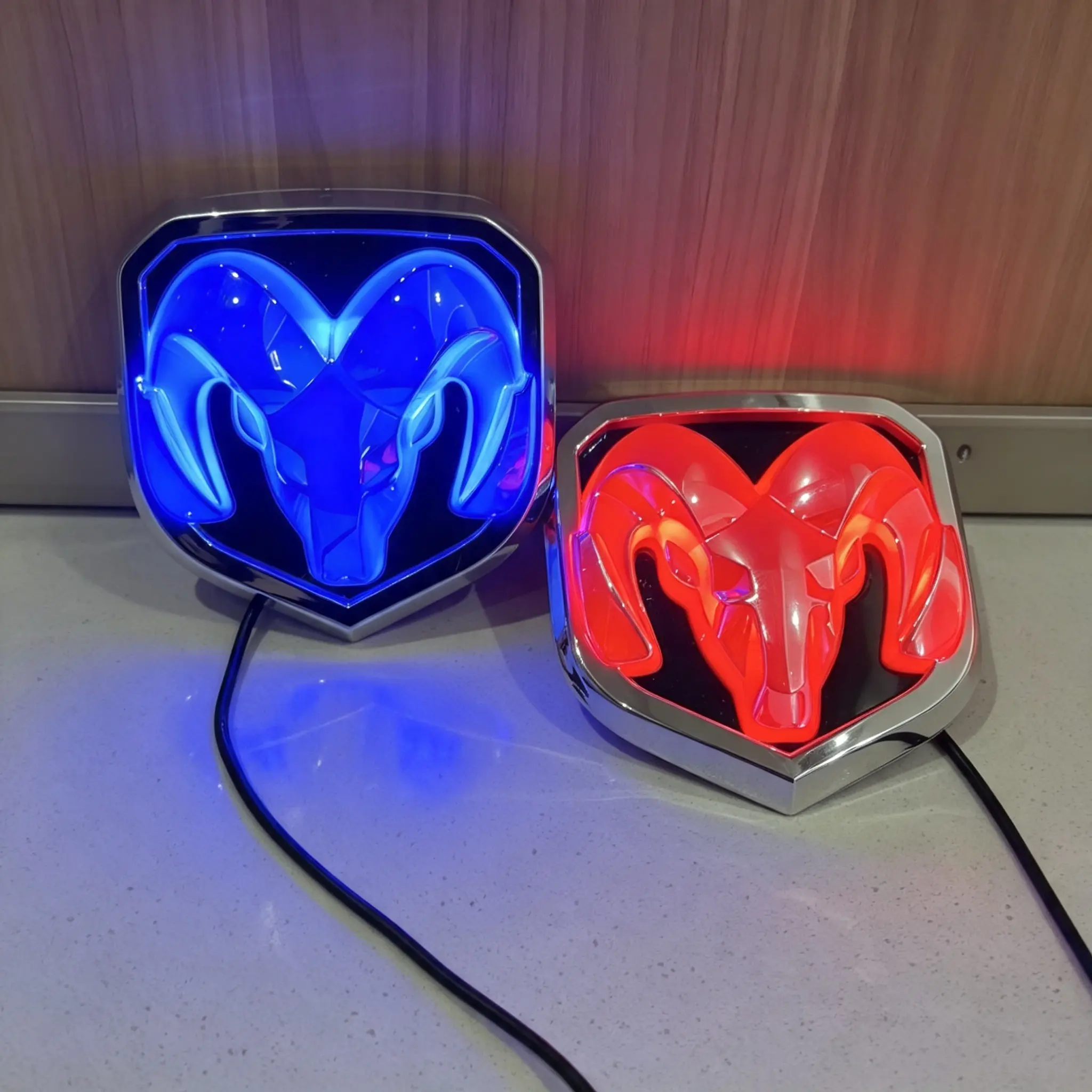 Luminous Ram Head Emblem ABS silver shell Kit, LED Car Lighting - Front 13.5cm X 12cm or Rear 15.8cm X 14.5cm Dodge LED Emblem, Car Accessories for 2013-2018 Dodge Ram 4500 Front Grille & Rear Tailgate, Car Exterior Stickers, Vehicle Decor