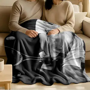 1 piece Legendary tennis player Björn Borg in action during a match themed flannel blanket - All-season comfortable flannel blanket, modern style, suitable for sofas and beds, digitally printed pattern, super soft and warm, 100% polyester material