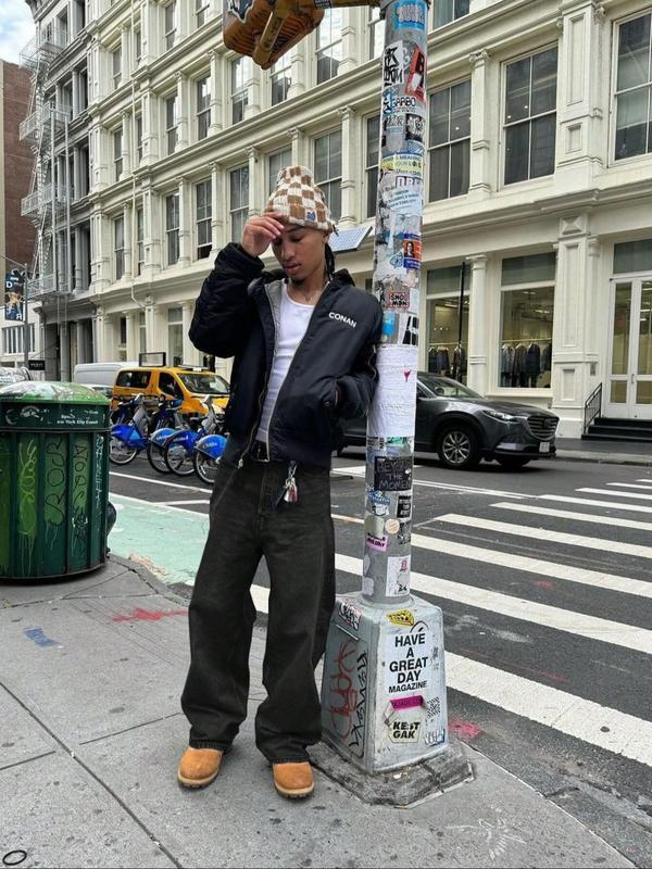 Men's Loose-Fit Denim Jeans, Comfortable Casual Style, Plain Pattern, Button Fly Closure, All Seasons Wear, Trendy Street Fashion