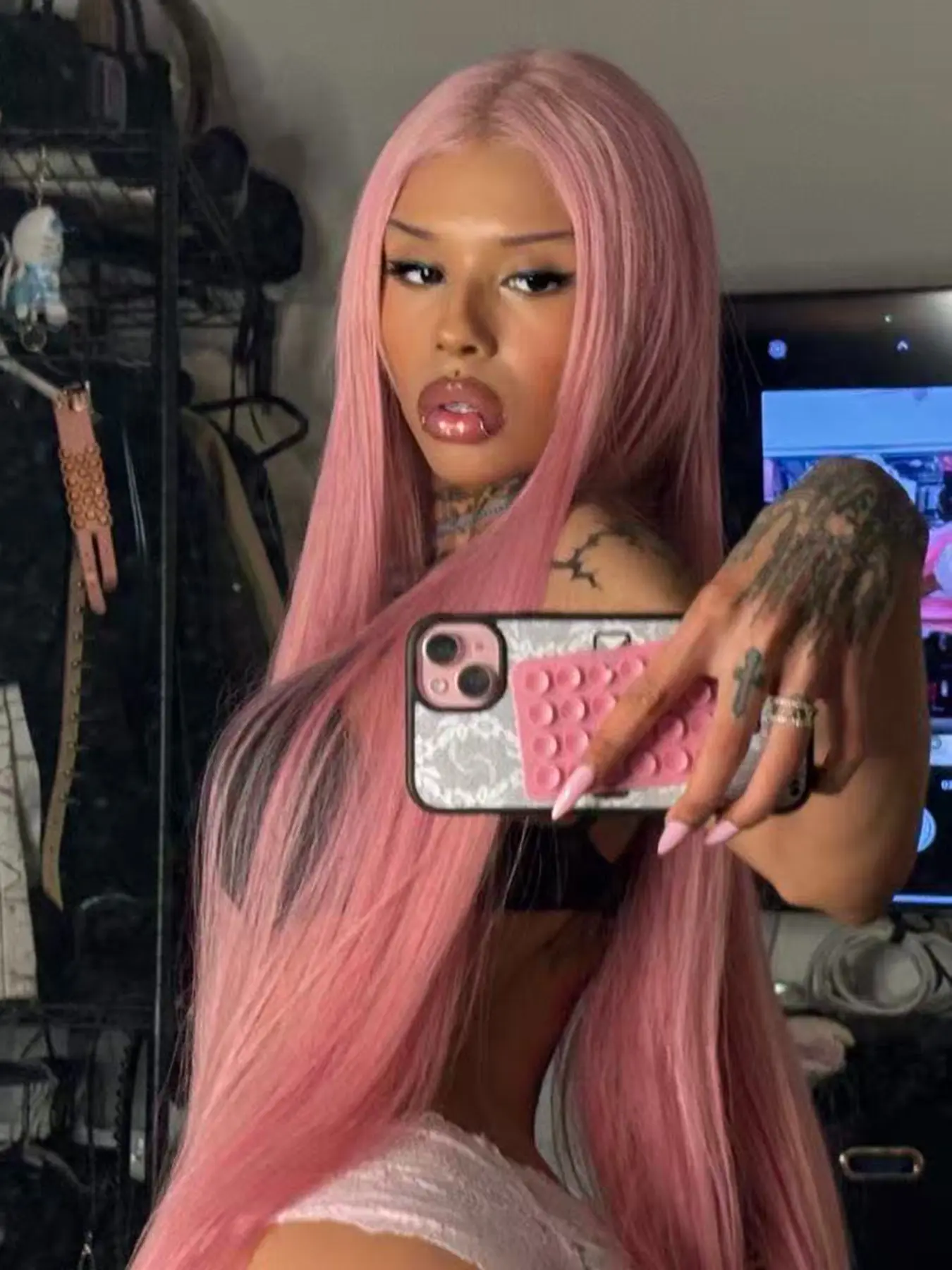 26 Inch Long Pink Lace Front Wig, 13x4 Natural Hairline, Silky Straight Synthetic Fiber, Soft, Suitable for Cosplay, Daily Use, Parties, Synthetic Material Wigs