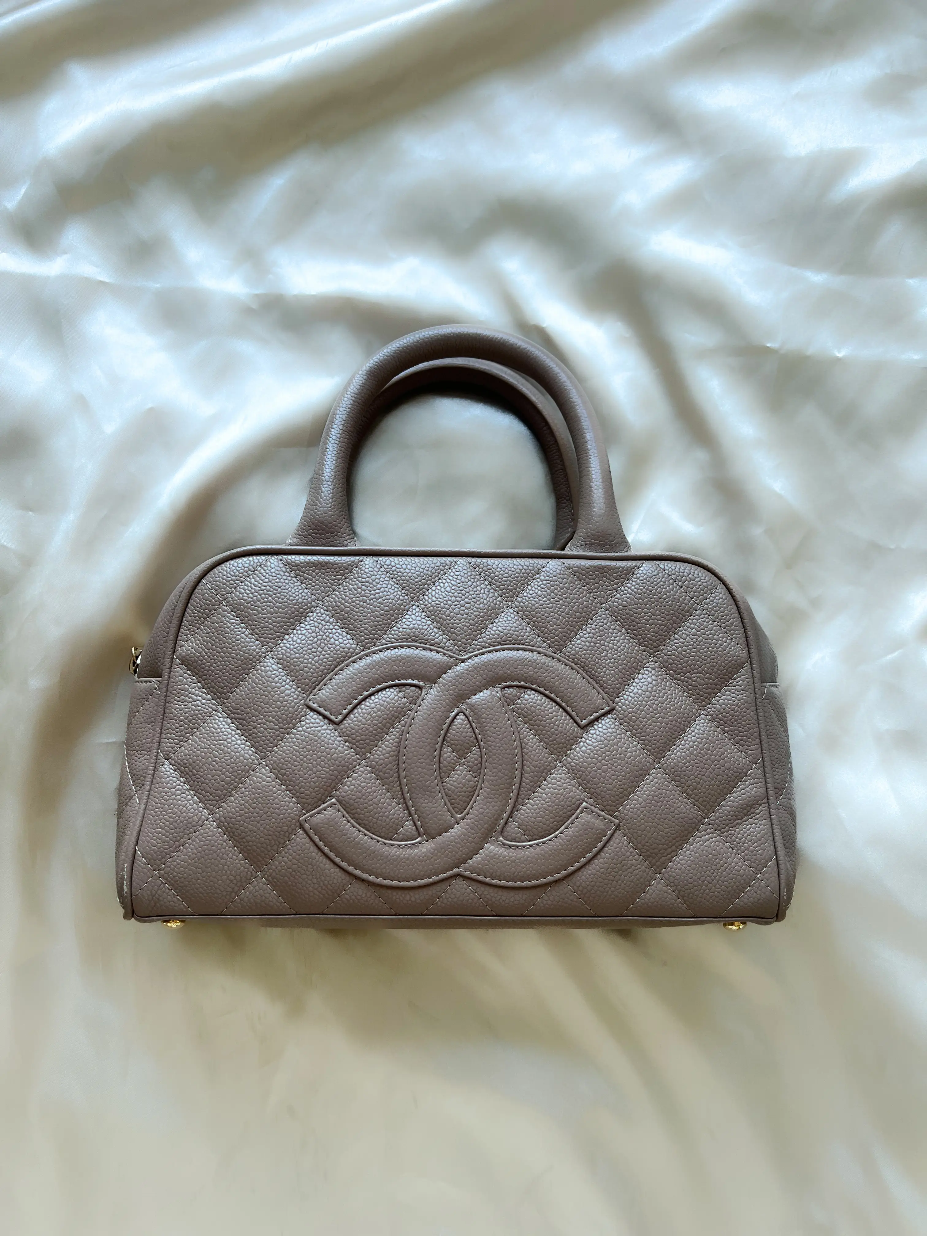 Pre-owned CHANEL Caviar Leather Top Handle Beige Quilted Caviar Bowler Medium