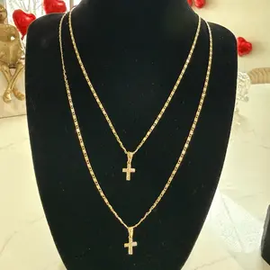 CM Shop cadena con dije de cruz gold plated CM Shop cadena con dije de cruz gold plated