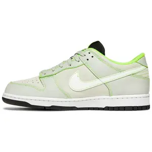 Nike Dunk Low 'University of Oregon' PE Men's - Classic Low-Top Sneaker with Oregon-Themed Design & Durable Rubber Sole for All Seasons