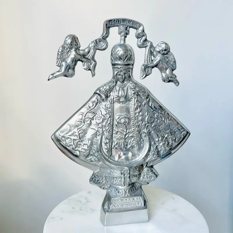 Virgen de San Juan de Los Lagos. Hecho en México, Pewter pulido.