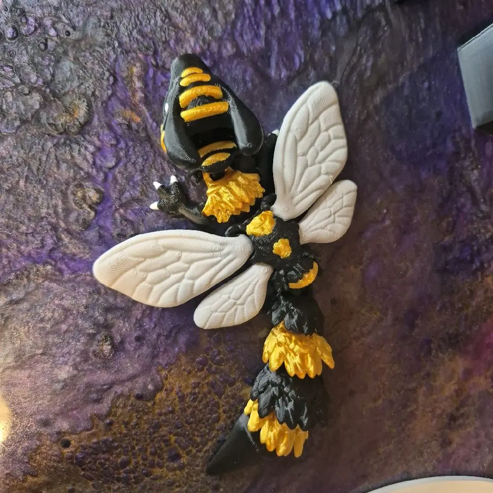Bee Articulated - Detailed bee with  Wings, Perfect for Decorative Use
