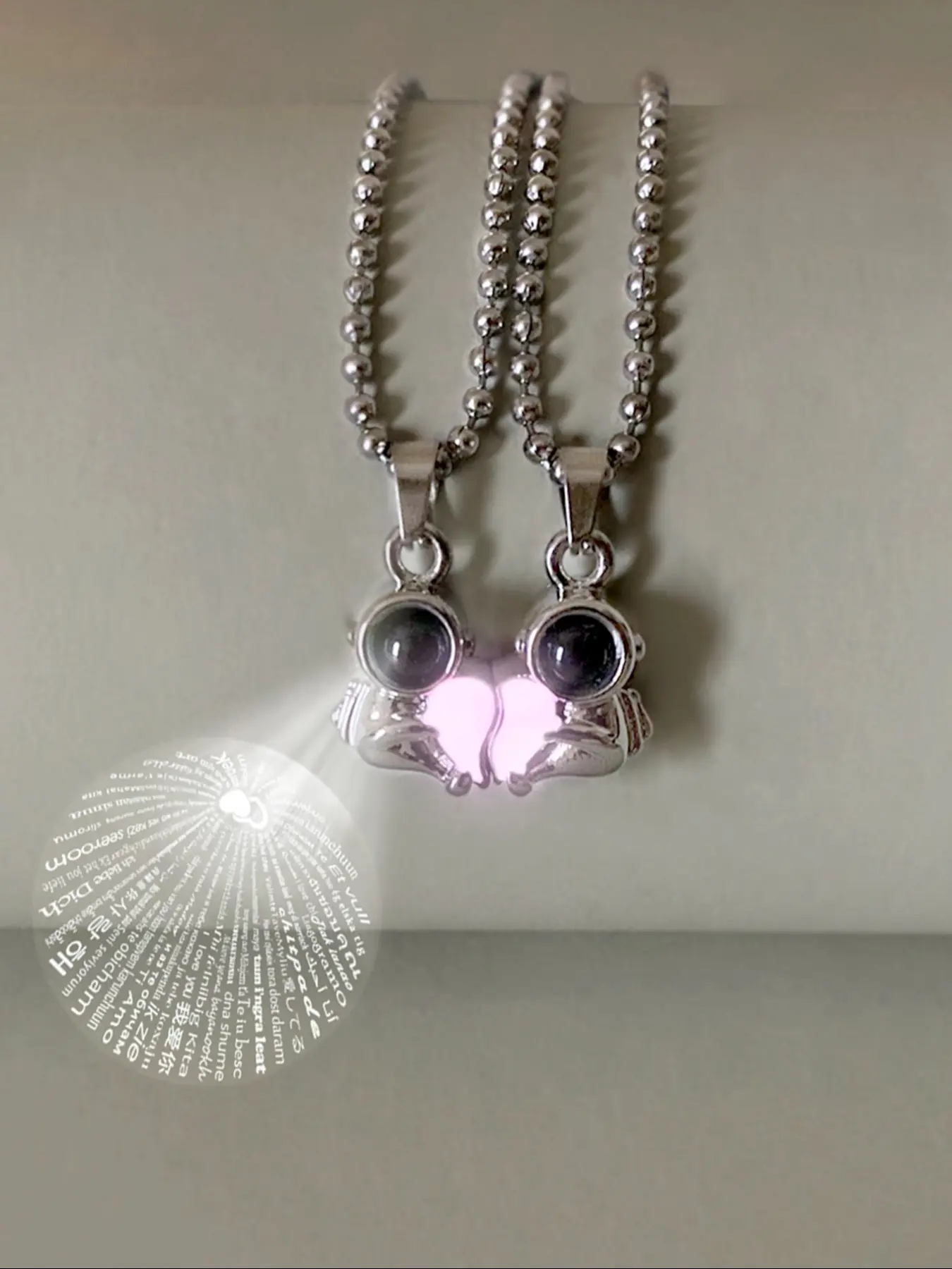 Night Glow Projection Astronaut Pendant Necklace Set, Cute Style Couple Jewelry Gift, Stainless Steel Chain, Heart Necklace, Dainty Necklace, All Seasons Wear, Luminous Couple Necklace