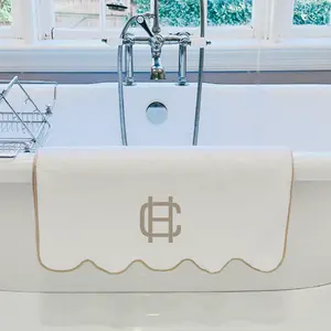 SCALLOPED BATH MAT