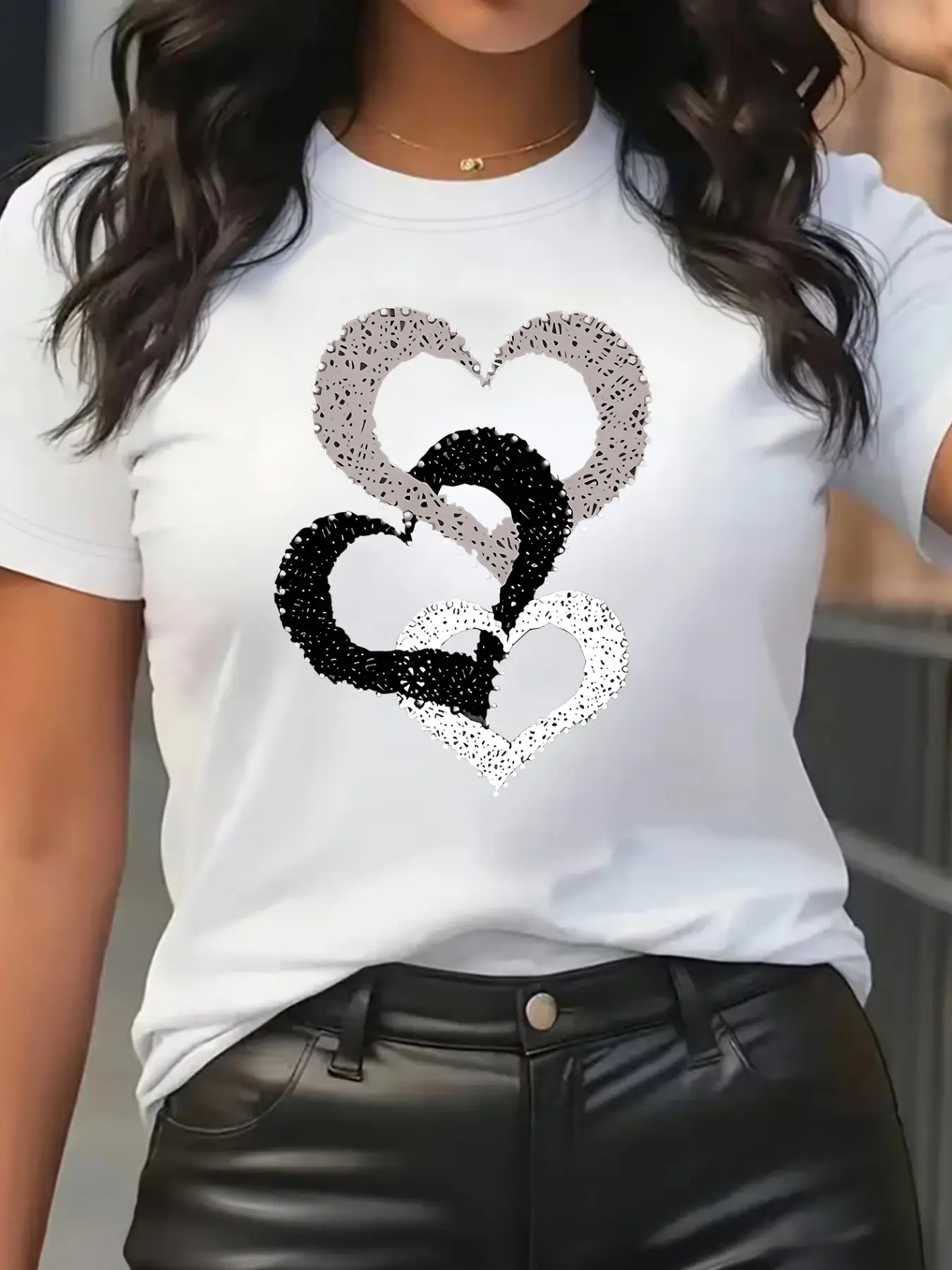 Women's Summer Casual Leopard Print Fitted Lightweight Round Neck Short Sleeve Top Womenswear, Fashion Heart Pattern Sporty T-Shirt for All Seasons Fabric Casual Fashionable Top Casual Everyday Wear