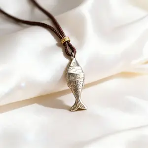 Long Unique Spliced Fish Pendant Necklace, 360-Degree Rotatable Stress Relief Costume Jewelry Accessory