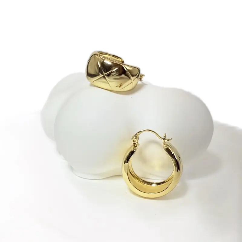 20 mm Hoop Earing for Lady's Gold-Toned Jewelry Accessory Elegant and Simple Design