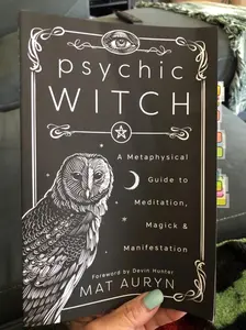 Psychic Witch: A Metaphysical Guide to Meditation, Magick & Manifestation (Mat Auryn's Psychic Witch, 1) Paperback