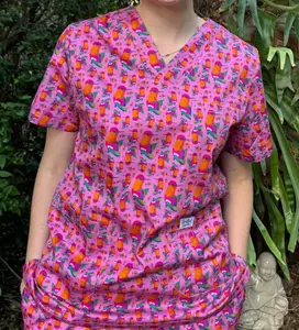 Unisex Hummingbird Print Scrub Top – V Neck Nursing Medical Uniform & Comfortable Healthcare Workwear