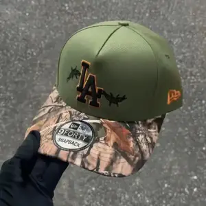 New Era 9Forty A-Frame Chicago White Sox 95th Anniversary Dark Green Two Tone Snapback Hat - Embroidered Team Logo, Unisex Streetwear Cap for Men and Women, Adjustable Fit, Collector’s Edition, Men’s Fashion Sportswear