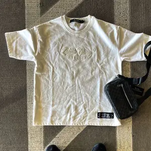 OVERSIZE WHITE TEE