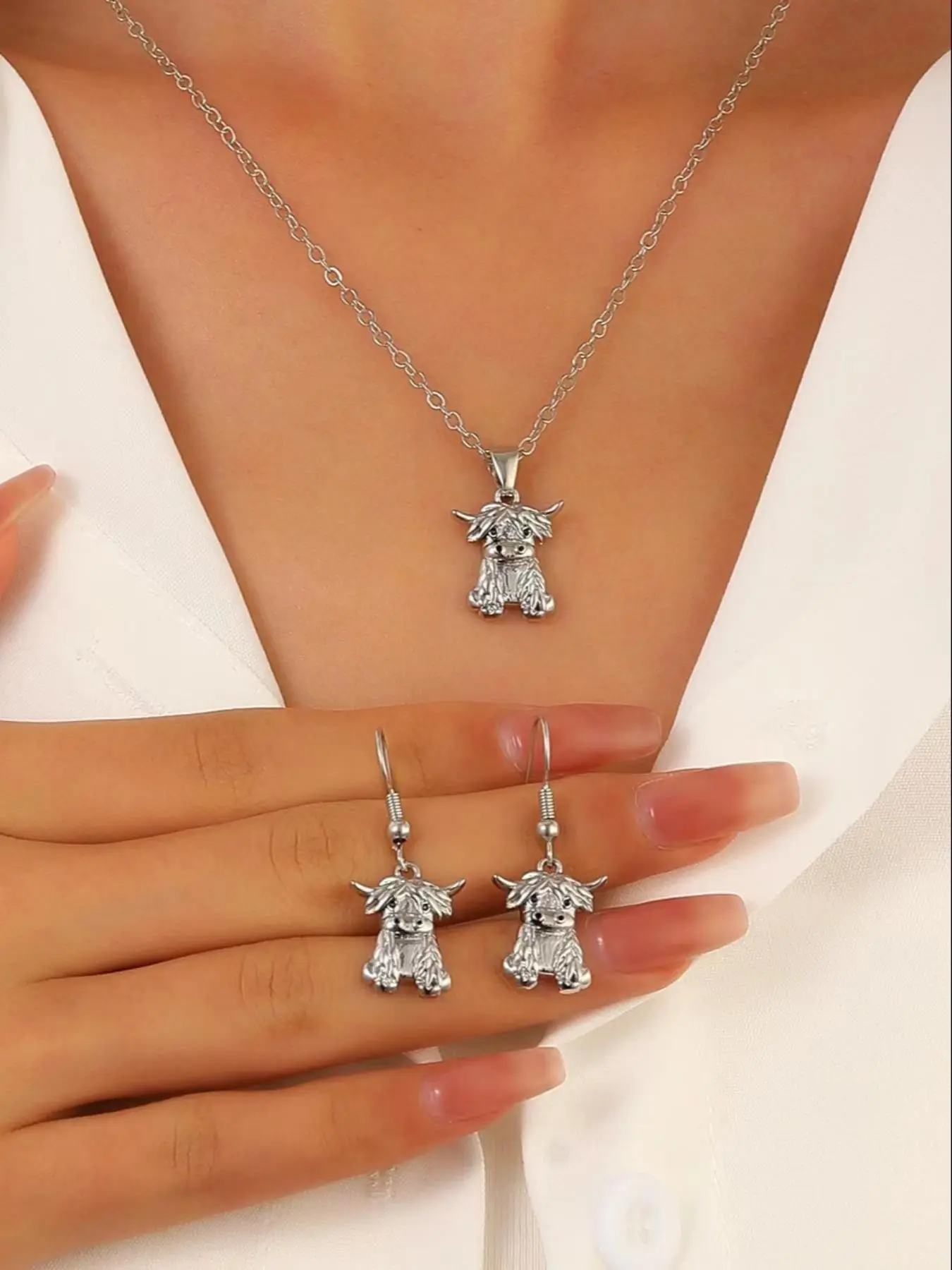 Highland Cow Necklace, Cow Pendant Earrings, Cow Charm Necklace, Highland Cow Gift for Women Girls, Birthday Present, Necklaces Earrings Set, Jewellery Gift Set, Jewelry Set