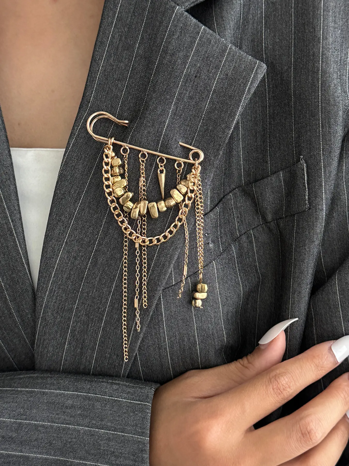 Gold Chain Fringe Brooch, Vintage Edgy Style Jewelry with Multi - Layer Chain & Bead Detail, for Women, Daily & Fashion Styling Occasions, Fashion Accessory Jewellery
