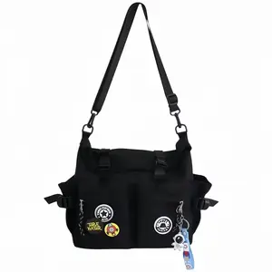 Fashionable Building Simple Crossbody Bag with Multiple Bag Openings and Buckle Straps, Large Capacity Suitable for Commuting School Tourism (Randomly Send Out Astronaut Keychains, So The Ones Received May Or May Not Have Them.)