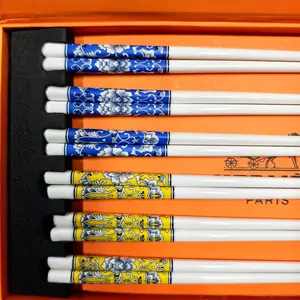 "Guofeng Porcelain Charm" New Chinese-Style Ceramic Chopsticks Gift Box Set (6 Pairs) - Underglaze Coiled Lotus Motif, Non-Slip, Mildew-Resistant Tableware for Home Use & Gifting, Light Luxury Cultural Collectible Pottery