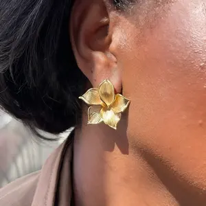 Textured Flower Stud Earrings - Gold | The Consciously Lisa Collection