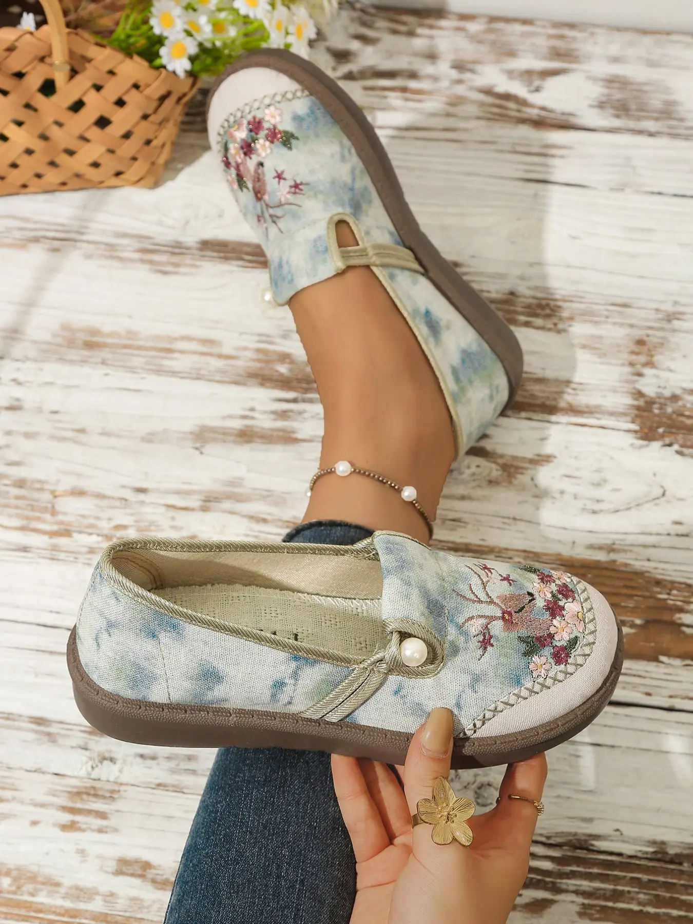 New Traditional Chinese Embroidered Beijing Cloth Shoes for Women, Soft Sole Mom Shoes, Vintage Tie-Dye Pearl Mary Jane Sandals