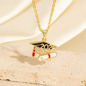 Stylish & Creative Bachelor's Cap Necklace — Distinctive, Minimalist-Design Pendant — Graduation Season Gift for Students and Teachers