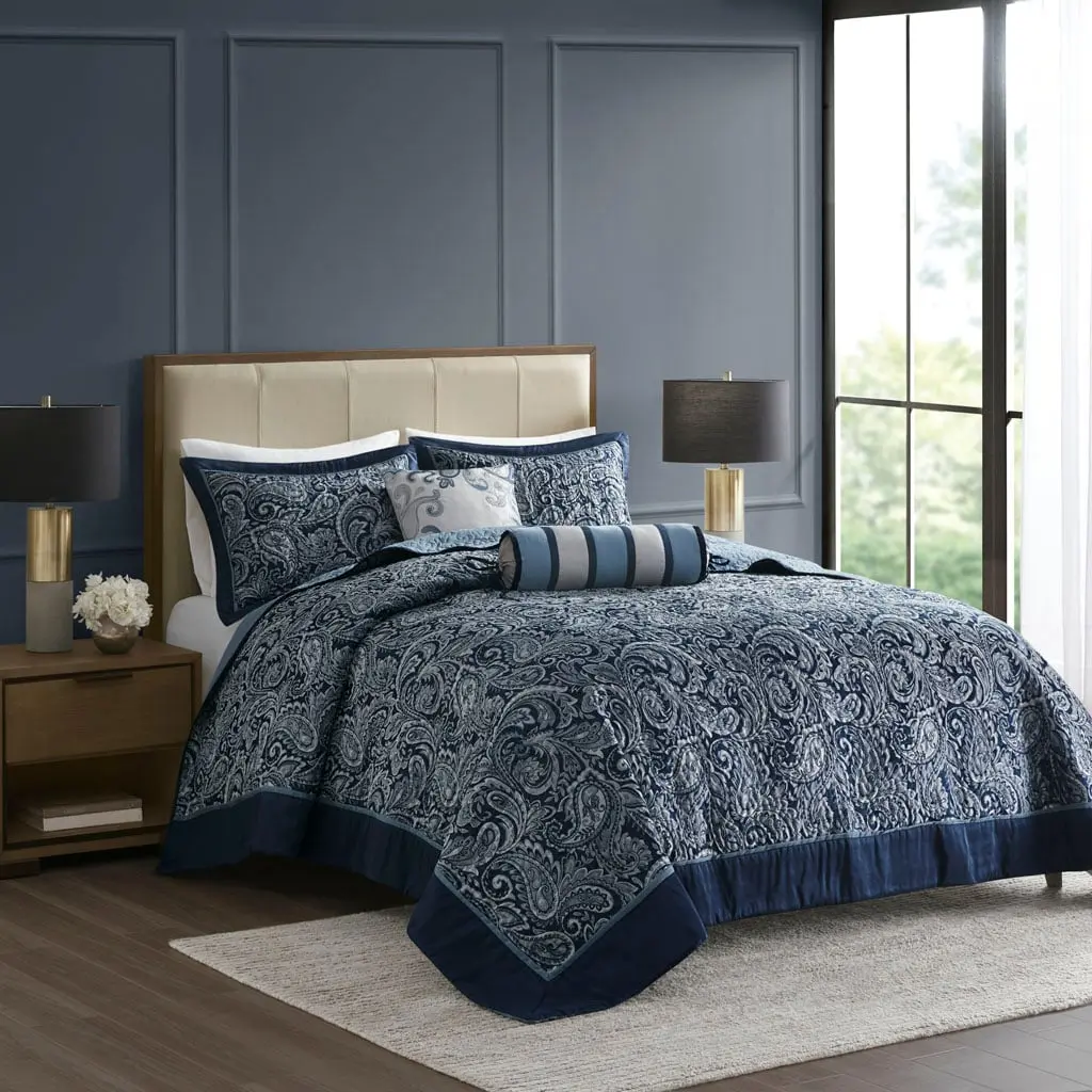360 Stand Queen Size Soft Bedding Set - 5-Piece Jacquard Weave Polyester Paisley Motif Set with Quilted Detail, Traditional Look, Throw Pillows & 102x118x0.25in Bedspread (Aubrey Collection, Navy)