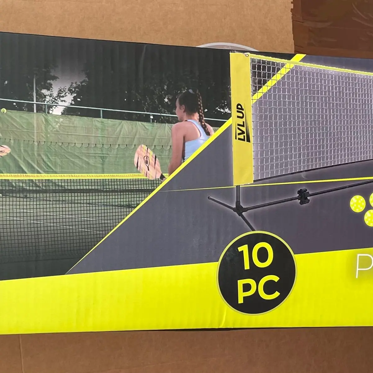 Pickleball Set 10 Pc Brand New! Net, balls and rackets all included.
