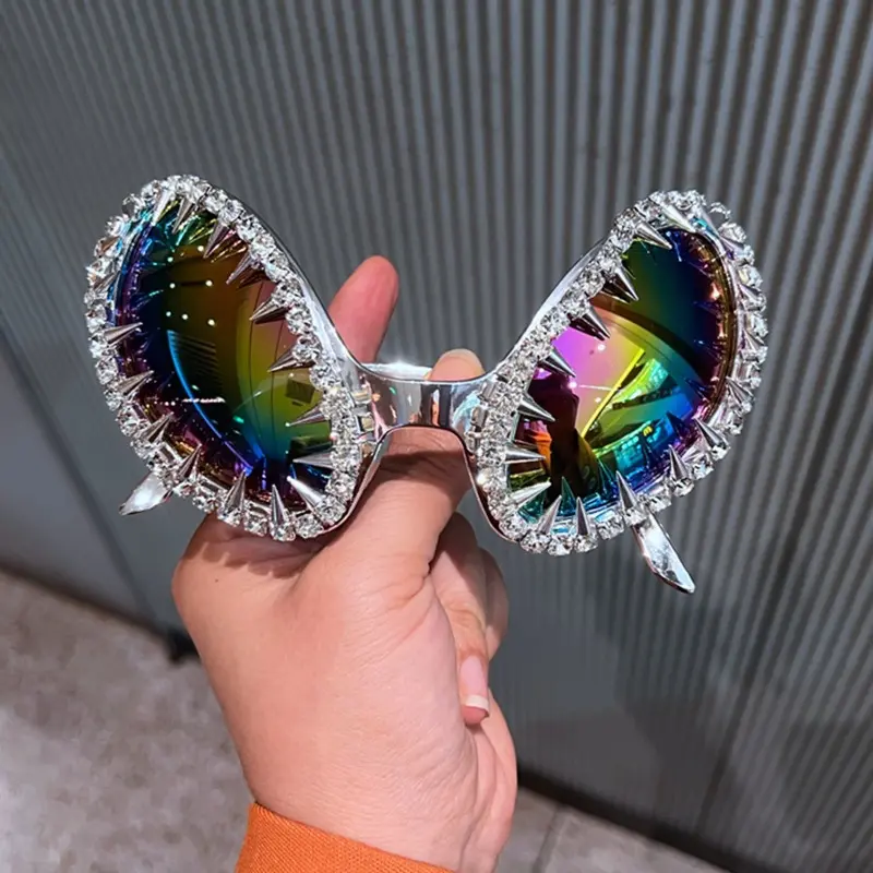 Women's Oversized Alien-Themed Punk Sunglasses - Iridescent Rainbow Gradient Lenses, Sparkling Camouflage Pattern, Metal-Like Chain Frame, Costume Party/RP Accessory, Bold Statement Festive & Daily Wear Eyewear Accessories